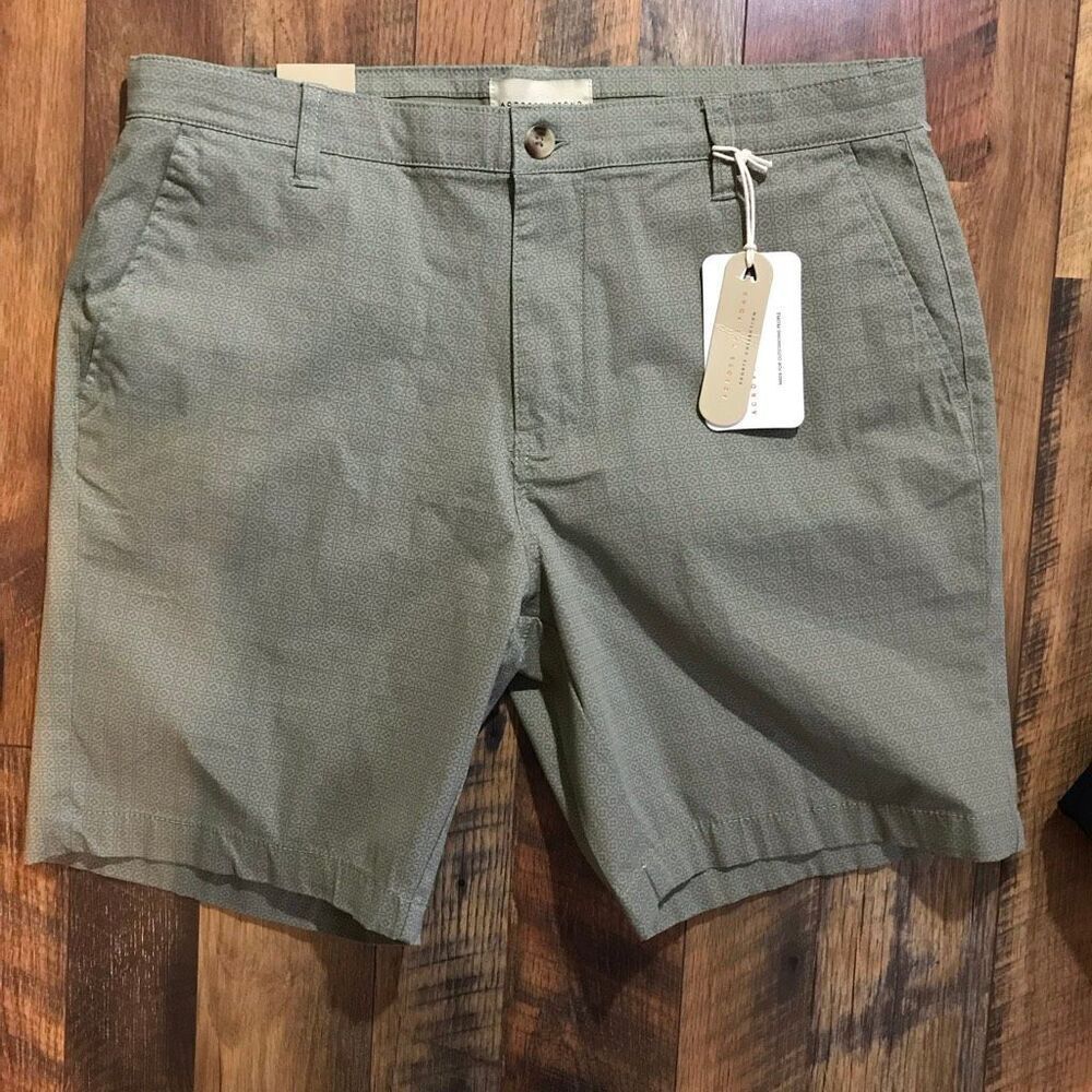 Across the pond Mens Shorts SZ 34 pockets cotton green print New with tags